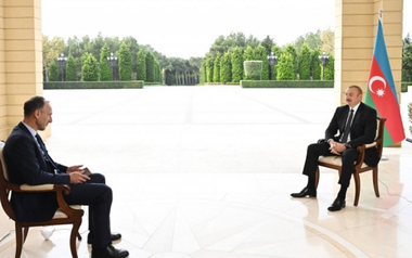 Preşedintele azer Ilham Aliev ameninţă, în prezenţa şefului diplomaţiei turce Mevlut Cavusoglu, că va merge ”până a capăt” în cazul unui eşec al negocierilor în Nagorno Karabah