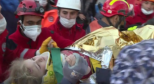 UPDATE-Două fete, în vârstă de trei şi 14 ani, scoase în viaţă dintre dărâmături la Izmir, după zeci de ore sub moloz, în urma cutremurului din Marea Egee - VIDEO