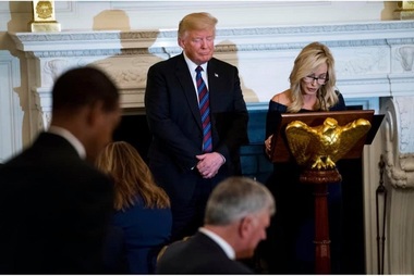 Consiliera spirituală a lui Trump a invocat divinitatea pentru a-l ajuta să câştige alegerile - VIDEO