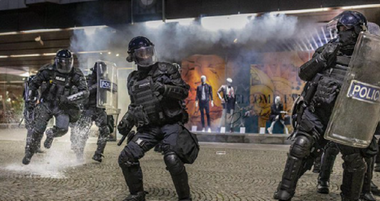 Răniţi şi arestări la o manifestaţie violentă în Slovenia împotriva izolării, dispersată de poliţie cu gaze lacrimogene şi tunuri cu apă