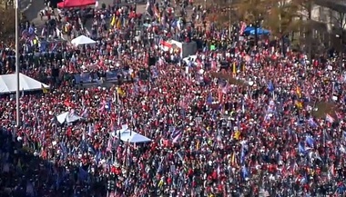 "Opriţi furtul!": Manifestanţi pro-Trump fără măşti denunţă "o fraudă electorală" într-o mişcare de stradă care are loc la Washington - VIDEO