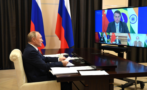 Putin îndeamnă statele membre ale Grupului BRICS să se unească pentru a produce vaccinurile ruseşti în masă