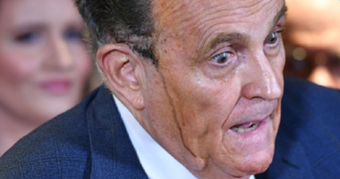 ALEGERI ÎN SUA Rudy Giuliani îi ia apărarea lui Trump într-o conferinţă de presă ”nebună”, în care îi curge pe faţă vopseaua din păr, îi acuză dezlânat pe Soros şi Maduro şi evocă filmul ”My Cousin Vinny”