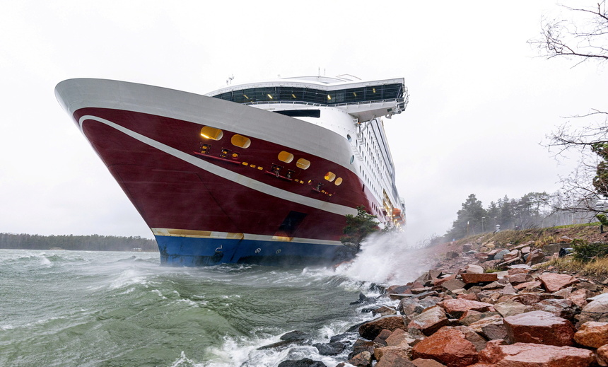 O navă cu peste 400 de persoane la bord a eşuat în apropierea portului Mariehamn