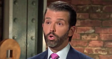 Donald Trump anunţă că fiul său cel mare “este foarte bine”. Trump Jr. îşi petrece timpul în izolare curăţându-şi armele
