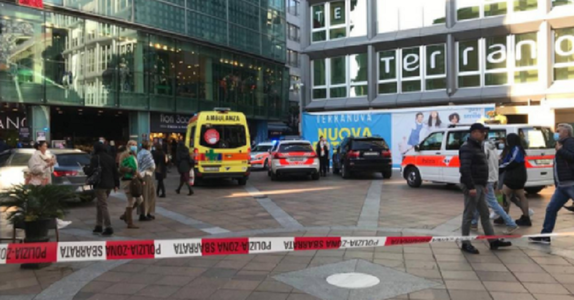 Tânără elveţiană imobilizată de clienţi într-un supermarket şi reţinută de poliţie după ce strangulează o femeie şi răneşte alta grav cu cuţitul la gât; atacatoarea, cunoscută poliţiei dintr-o anchetă cu privire la jihadism din 2017