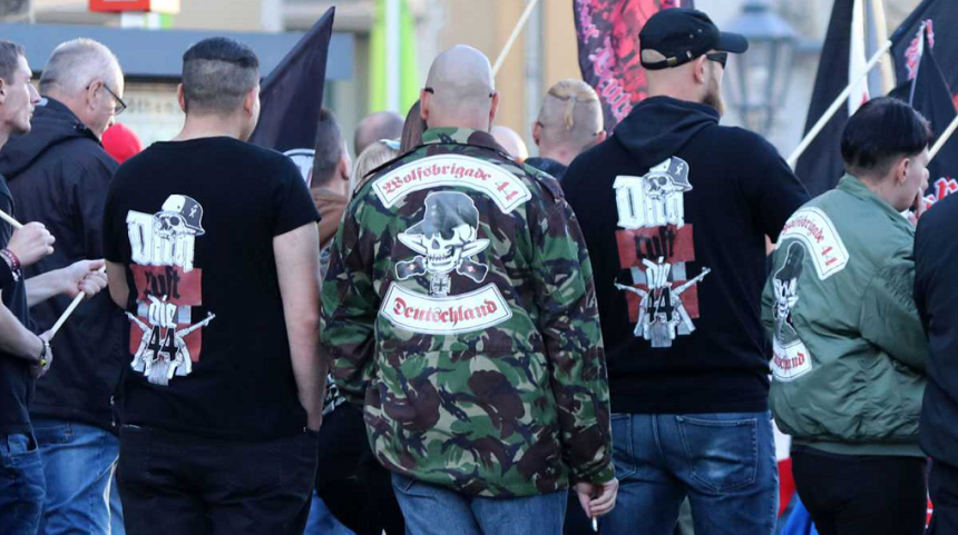 Grupare germană de extremă dreapta, ”Sturmbrigade 44” sau ”Wolfsbrigade 44”, scoasă în afara legii; gruparea neonazistă promova pe reţele de socializare restabilirea unui stat nazist; poliţia efectuează percheziţii în patru landuri şi confiscă armament şi obiecte de propagandă