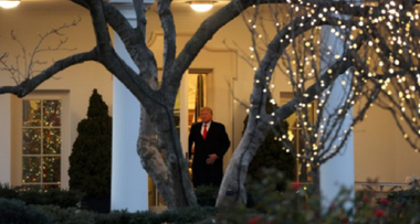 ”Ne vom revedea în patru ani”, anunţă Trump la o recepţie de Crăciun la Casa Albă; miliardarul urmează să-şi anunţe viitoarele planuri odată cu învestirea lui Biden, anunţă un consilier de campanie