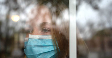Autorităţile sanitare americane recomandă reducerea carantinei de la 14 la zece zile în cazul persoanelor fără simptome sau şapte zile în cazul unui test negativ
