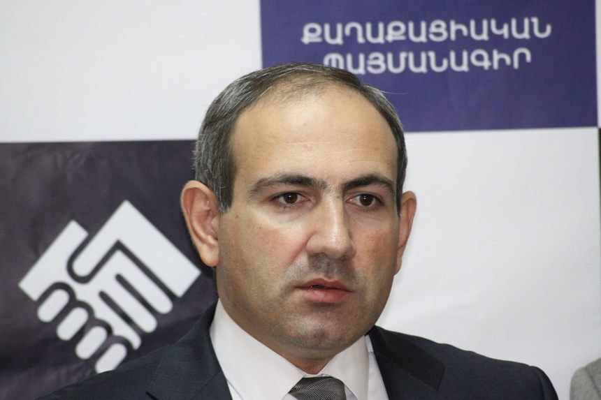 Erevan - Mii de manifestanţi cer demisia premierului Nikol Pashinyan