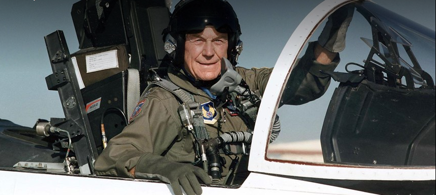 Primul pilot care a depăşit viteza sunetului a murit la vârsta de 97 de ani

