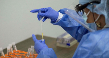 Johnson and Johnson mizează pe un vaccin împotriva covid-19 la sfârşitul lui ianuarie, anunţă directorul ştiinţific al grupului Paul Stoffler