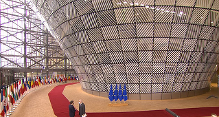 Macron trage un semnal de alarmă la summitul UE cu privire la ”situaţia critică” a covid-19 în Europa înainte de sărbători