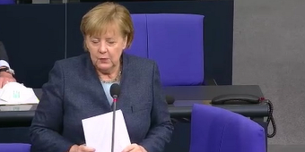 Merkel anunţă în Bundestag ”progrese” în negocierile post-Brexit, care continuă ”până la sfârşitul săptămânii”