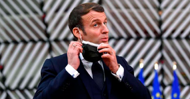 Boris Johnson îi urează lui Macron, testat pozitiv cu covid-19, o însănătoşire grabnică 