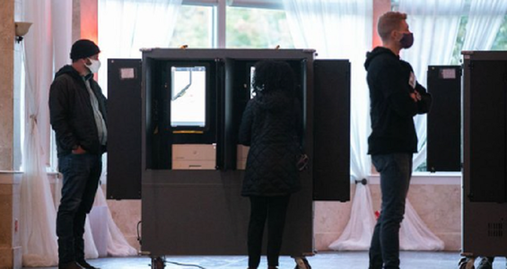 ALEGERI ÎN SUA Alegătorii din statul american Georgia votează anticipat în masă în vederea scrutinului parţial la Senat de la 5 ianuarie