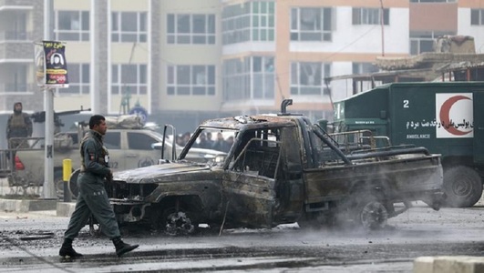 Atac cu maşină-capcană la Kabul: opt oameni au murit, peste 15 au fost răniţi - VIDEO