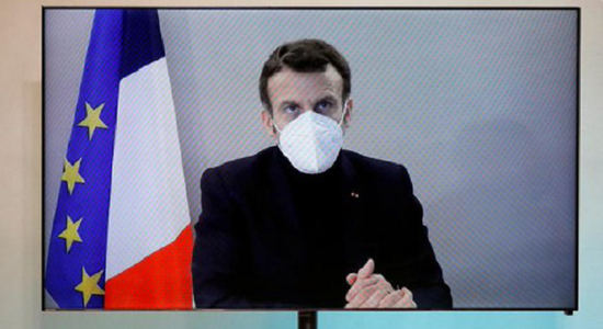 Emmanuel Macron îndeamnă, la împliniea vârstei de 43 de ani, la ”dublarea atenţiei” în urma ”mutaţiei problematice” a SARS-CoV-2 în Marea Britanie