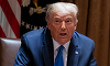 ALEGERI ÎN SUA Trump, încolţit şi izolat, se gândeşte la instaurarea legii marţiale pentru a răsturna rezultatul scrutinului; între alte idei evocate, numirea controversatei avocate Sidney Powell procuror special în vederea unei anchete şi confiscarea maş