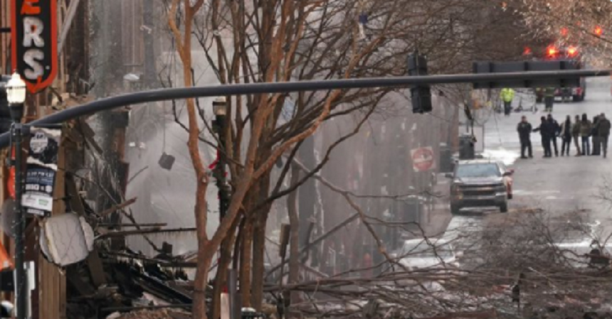 Rulota din Nashville a explodat, de Crăciun, în urma unei misterioase numărători inverse; zgârie-norul AT&T, "Batman Tower", şi telecomunicaţiile, afectate; poliţia face un apel la martori