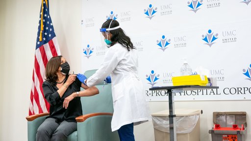 Kamala Harris a fost vaccinată contra Covid-19: “Este relativ nedureros. Se face rapid. Este sigur” - VIDEO