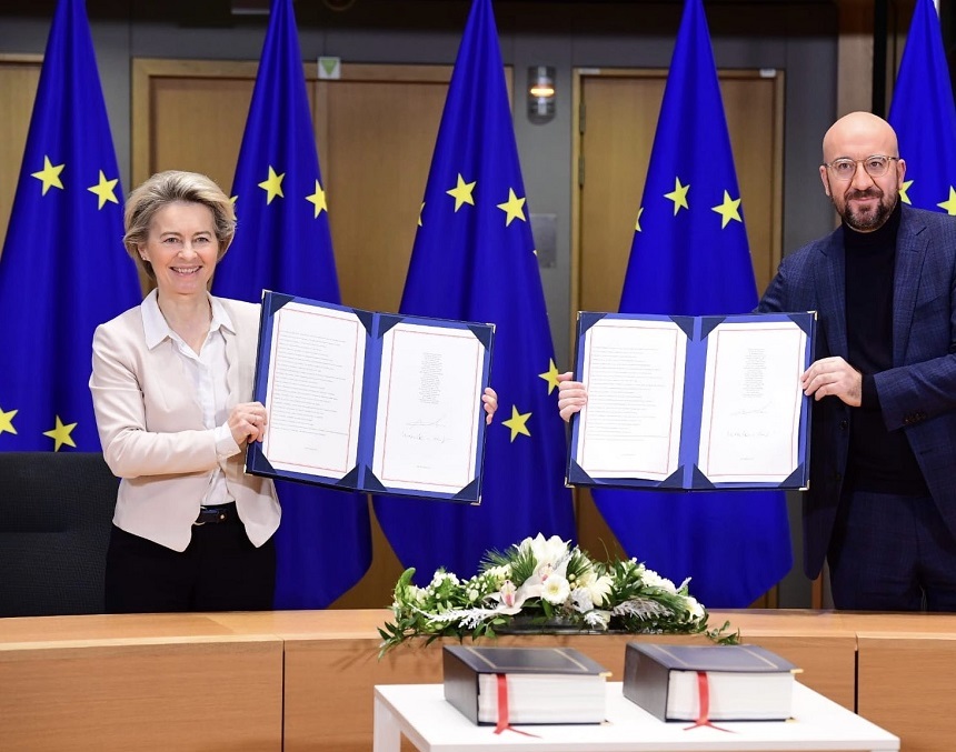 Preşedinta Comisiei Europene şi preşedintele Consiliului UE au semnat acordul comercial post-Brexit

