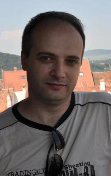 Medicul Cătălin Denciu, rănit în incendiul de la Spitalul Piatra Neamţ în timp ce încerca să salveze pacienţii, inclus de jurnalişti belgieni pe o listă a eroilor care au marcat anul 2020