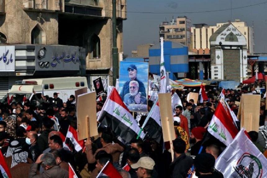 Zeci de mii de adepţi ai grupurilor paramilitare irakiene susţinute de Iran au comemorat la Bagdad moartea generalului iranian Soleimani