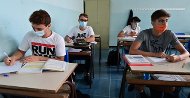 Italia prelungeşte restricţiile împotriva covid-19 şi amână reluarea cursurilor în licee; Save the Children, îngrijorată de abandon, după luni de învăţământ la distanţă