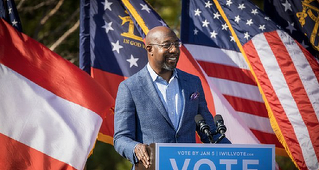 ALEGERI ÎN SUA Reverendul afroamerican Raphael Warnock obţine o victorie în dublul scrutin parţial din Georgia şi devine primul senator de culoare în acest stat