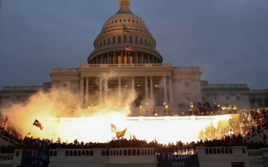 Patru morţi şi 52 de arestări după luarea cu asalt a Capitoliului de către susţinătorii lui Trump