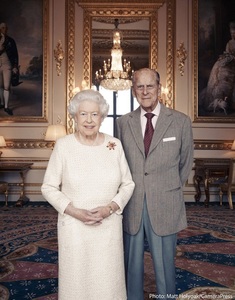 Regina Elizabeth a II-a şi prinţul consort Philip au fost vaccinaţi