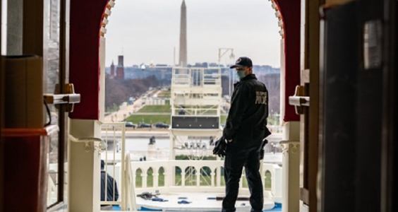 Ceremonia învestirii lui Biden, a cărei temă este ”America unită”, începe să prindă contur; 191.500 de steaguri şi 56 de coloane luminoase la National Mall, în locul spectatorilor, îndemnaţi să rămână acasă din cauza Covid-19