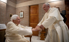 Papii Francisc şi emerit Benedict al XVI-lea, vaccinaţi împotriva covid-19, anunţă Vaticanul