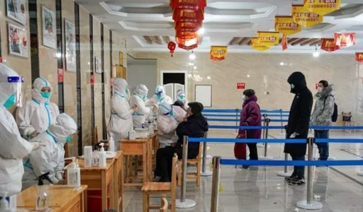 China plasează 20.000 de persoane în carantină forţată în regiunea rurală a Beijingului, după ce raportează un număr fără precedent de contaminări cu noul coronavirus din martie şi înregistrează primul deces din cauza covid-19 de opt luni