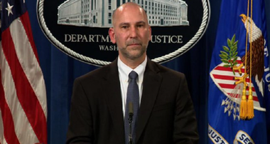 Peste 100 de persoane arestate de FBI cu privire la violenţele de la Capitoliu; Christopher Wray ameninţă sute de suspecţi consideraţi o ameninţare la adresa securităţii ceremoniei învestirii lui Biden, plasaţi sub supraveghere