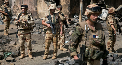 Al-Qaida revendică un atentat sinucigaş soldat cu opt răniţi în rândul trupelor franceze şi ameninţă cu noi atacuri şi mai violente