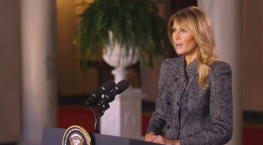 ”Violenţa nu este niciodată soluţia”, condamnă Prima Doamnă în exerciţiu Melania Trump violenţele de la Capitoliu, într-un mesaj video oficial de adio