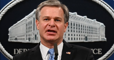 Joe Biden îl menţine pe Christopher Wray la conducerea FBI