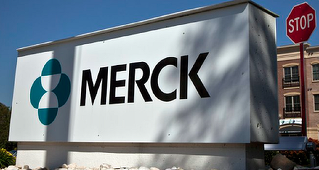 Laboratorul american Merck îşi întrerupe dezvoltarea celor două vaccinuri-candidat, unul în colaborare cu Institutul francez Pasteur; grupul anunţă că preconizează să-şi continuea activitatea cu privire la dezvoltarea a două tratamente împotriva covid-19
