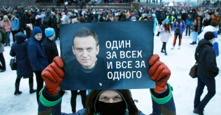 Apropiaţi ai lui Navalnîi, plasaţi în detenţie în urma unor percheziţii