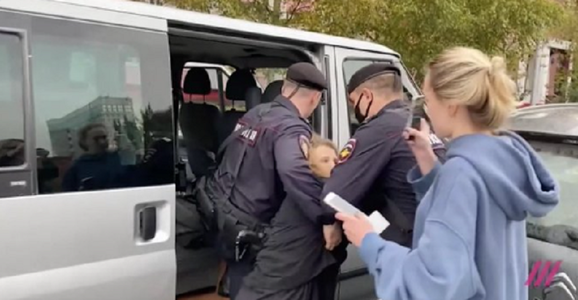 O militantă a grupării de contestare Pussy Riot, apropiată a lui Alexei Navalnîi, în arest la domiciliu până la 23 martie