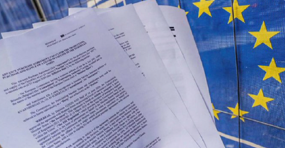 UE plăteşte AstraZeneca 870 de milioane de euro pentru 300 de milioane de doze de vaccin împotriva covid-19, dezvăluie Der Spiegel cu ajutorul funcţiei ”marcaj în document” a Acrobat Reader; CE înlocuieşte contractul ”cenzurat” publicat iniţial 