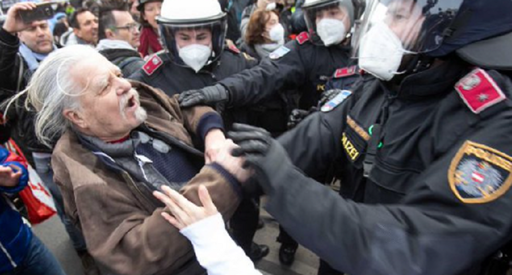 Zece mii de persoane, inclusiv neonazişti, participă la o manifestaţie interzisă a partiduui de extremă dreapta FPÖ, la Viena, împotriva unei interdicţii de circulaţie şi a celei de a treia izolări impuse de Guvern în lupta împotriva covid-19