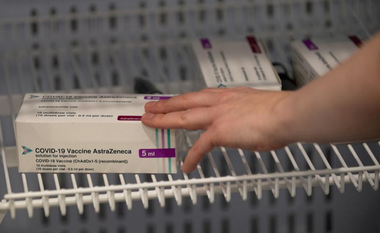 Vaccinul AstraZeneca/Oxford are o eficienţă de 76% timp de trei luni după vaccinarea cu prima doză, înainte de rapel, anunţă Universitatea Oxford; răspunsul imunitar creşte odată cu prelungirea perioadei dintre prima doză şi rapel