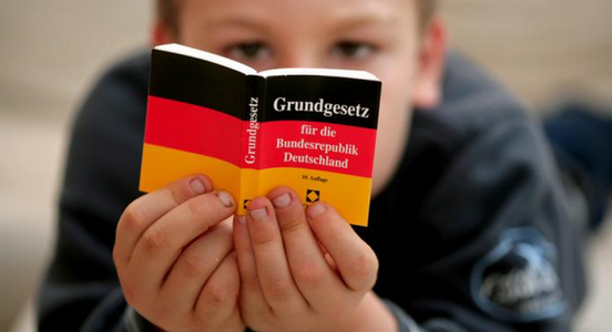 Ministerul german al Justiţiei prezintă o propunere în vederea suprimării termenului ”rasă” din Constituţie