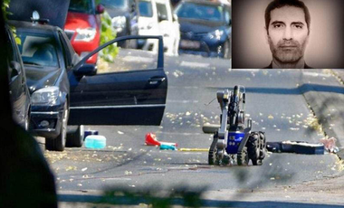 Un diplomat iranian, Assadollah Assadi, condamnat de justiţia belgiană la 20 de ani de închisoare cu privire la planul atentatului vizând CNRI în apropiere de Paris; cei trei complici ai acestuia, condamnaţi la pedepse cuprinse între 15 şi 18 ani de închisoare