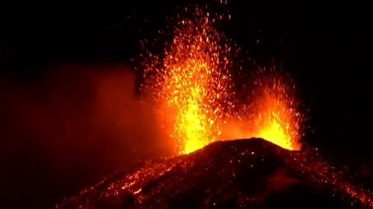 Erupţii spectaculoase ale vulcanului Etna, cel mai activ din Europa - VIDEO