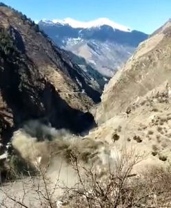 Un gheţar din Himalaya s-a prăbuşit peste un lac de acumulare: cel puţin trei morţi şi 150 de dispăruţi - VIDEO