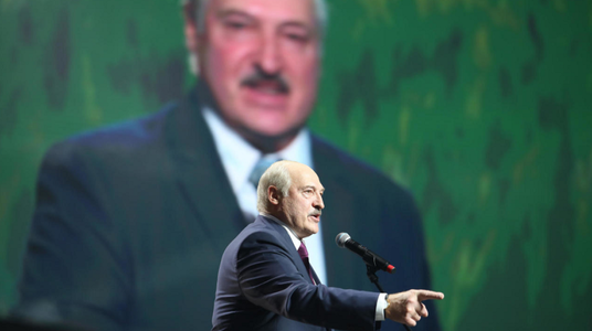 Lukaşenko îşi lansează o ”Adunare a Poporului” de 2.700 de loialişti, invitaţi să discute despre viitoare reforme politice, opoziţia denunţă un simulacru; oficiali evocă o amnistiere a deţinuţilor politici